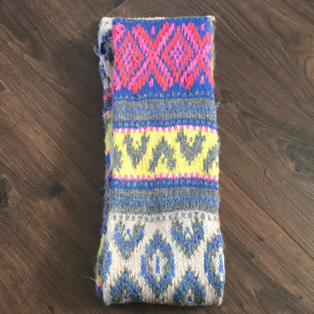 Forever 21 Aztec Scarf - Picture 1 of 1